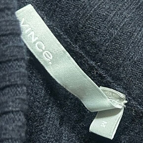 Vince 100% Cashmere Navy Blue &White Striped Turtleneck Sweater, Size Medium - Picture 5 of 5